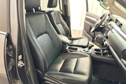 harmaa Toyota Hilux 2018 kuva 17.