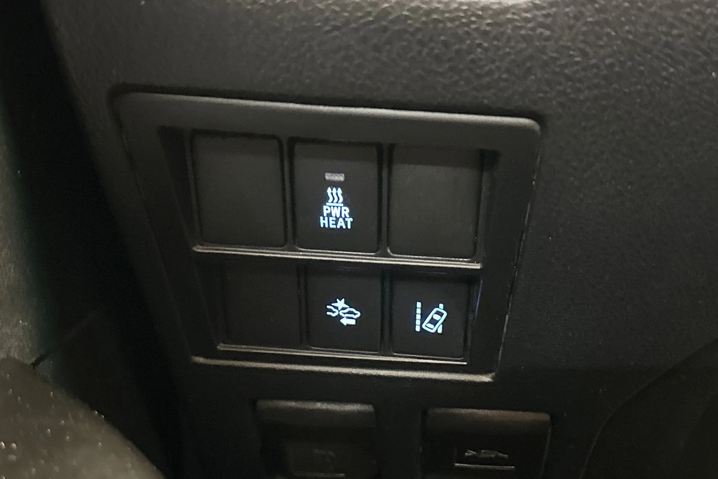 harmaa Toyota Hilux 2018 kuva 20.