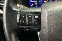 harmaa Toyota Hilux 2018 kuva 24.