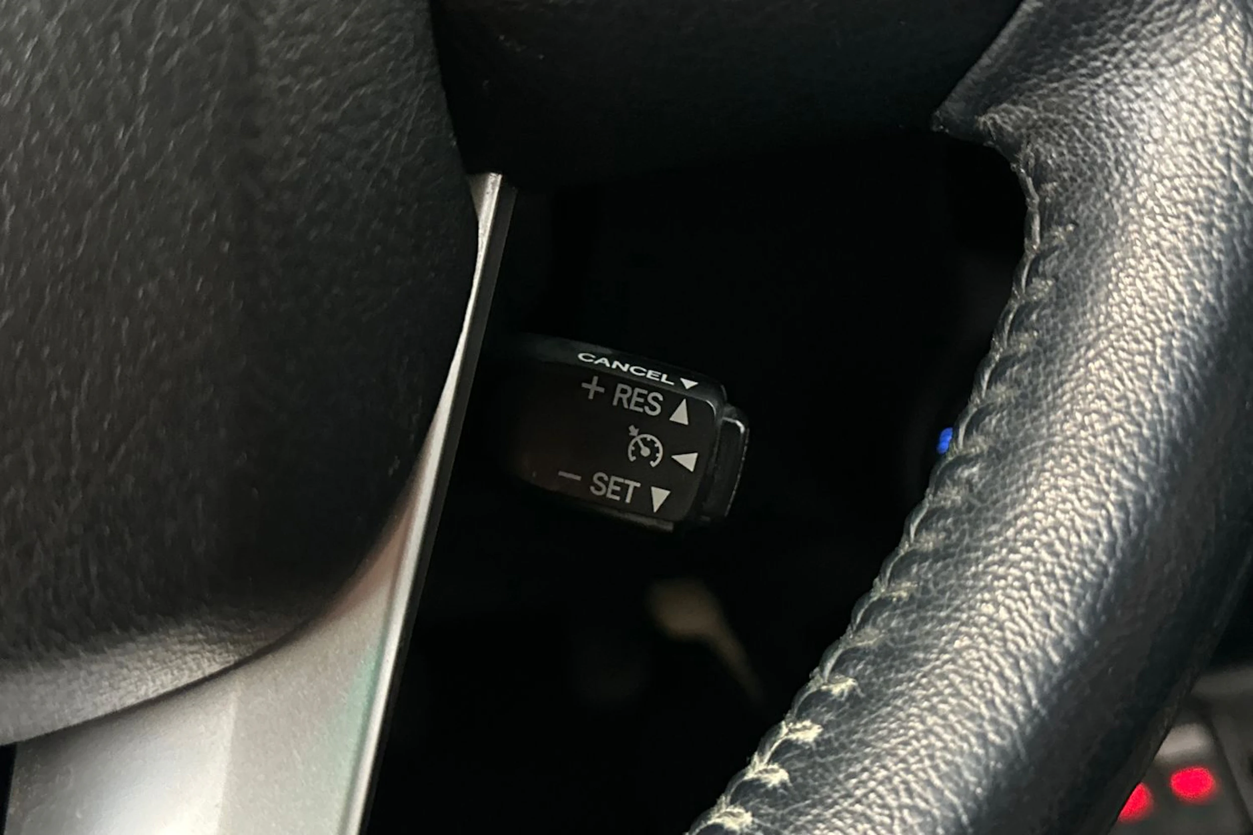harmaa Toyota Hilux 2018 kuva 26.