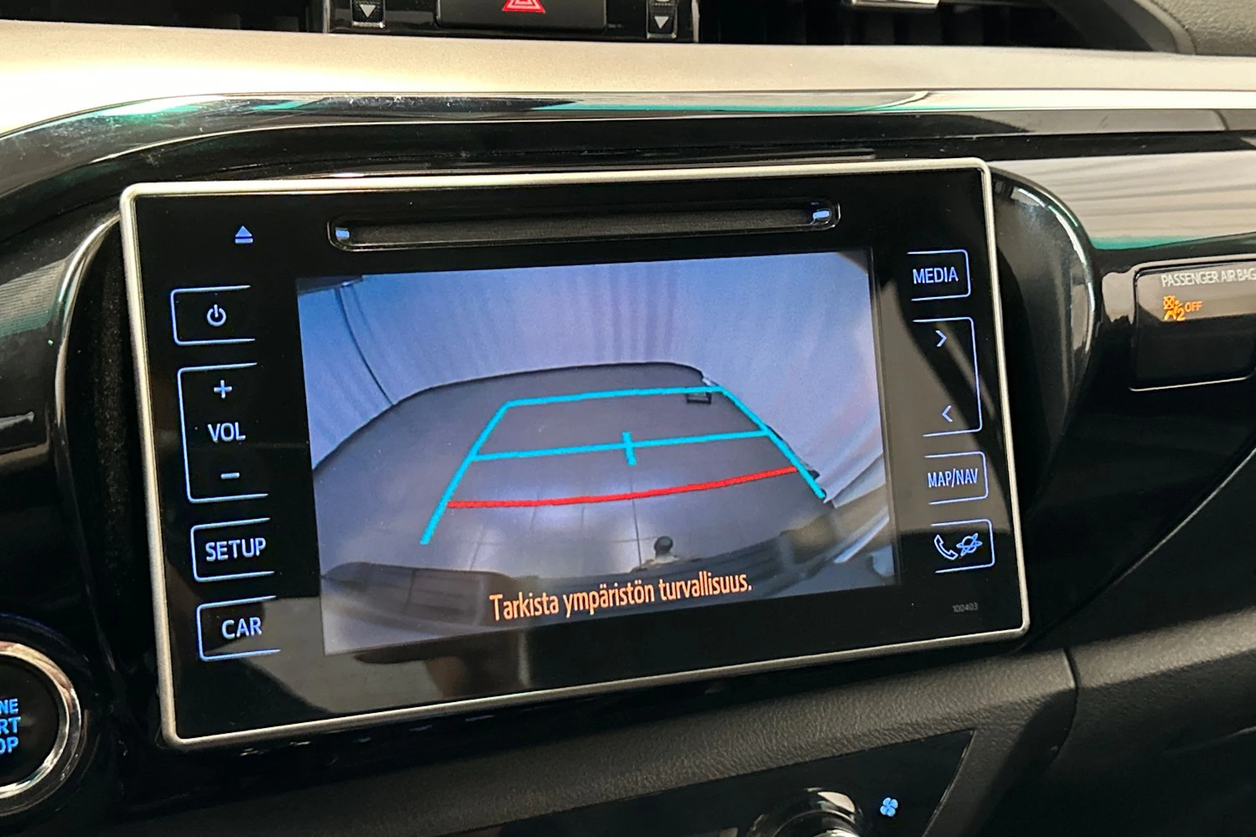 harmaa Toyota Hilux 2018 kuva 28.