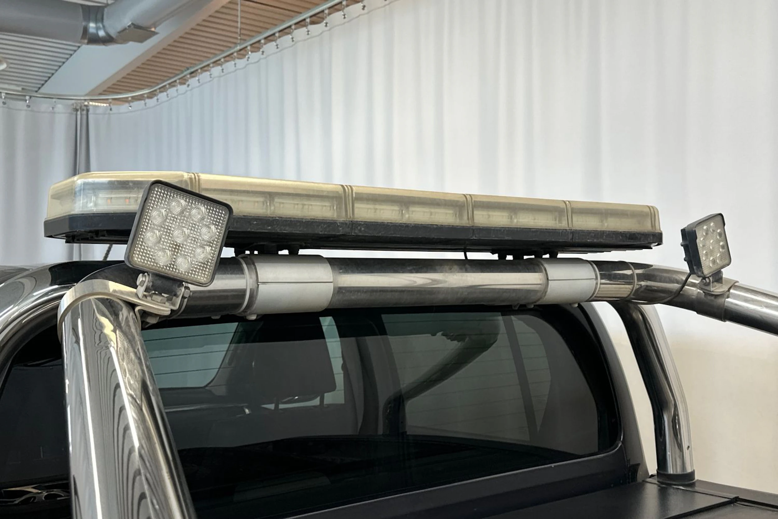 harmaa Toyota Hilux 2018 kuva 33.