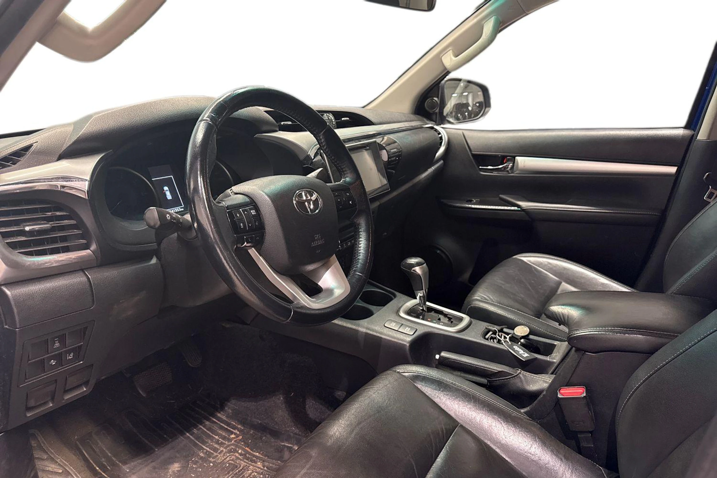 sininen Toyota Hilux 2018 kuva 3.