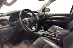 sininen Toyota Hilux 2018 kuva 3.