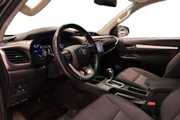musta Toyota Hilux 2018 kuva 8.