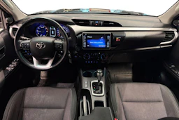 musta Toyota Hilux 2018 kuva 9.