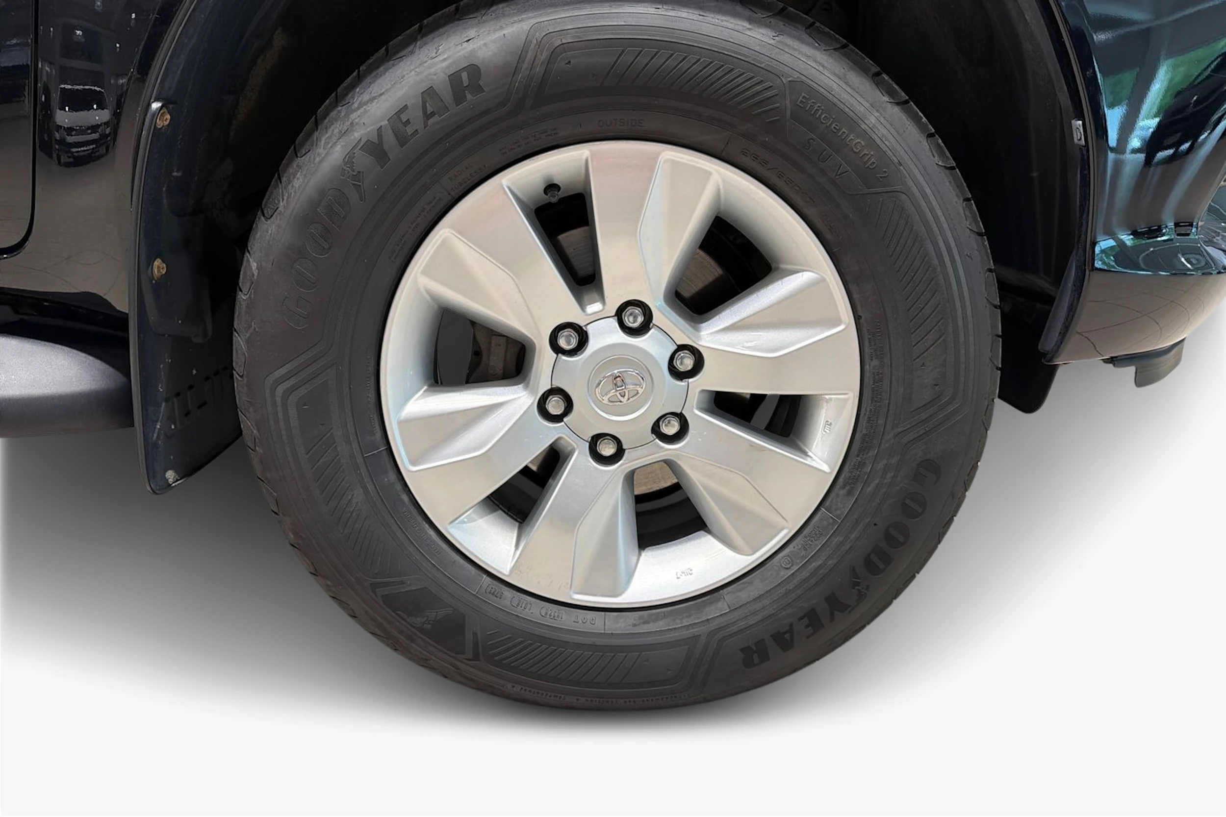 musta Toyota Hilux 2018 kuva 12.