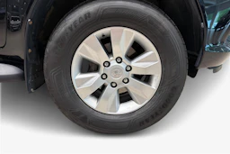 musta Toyota Hilux 2018 kuva 12.