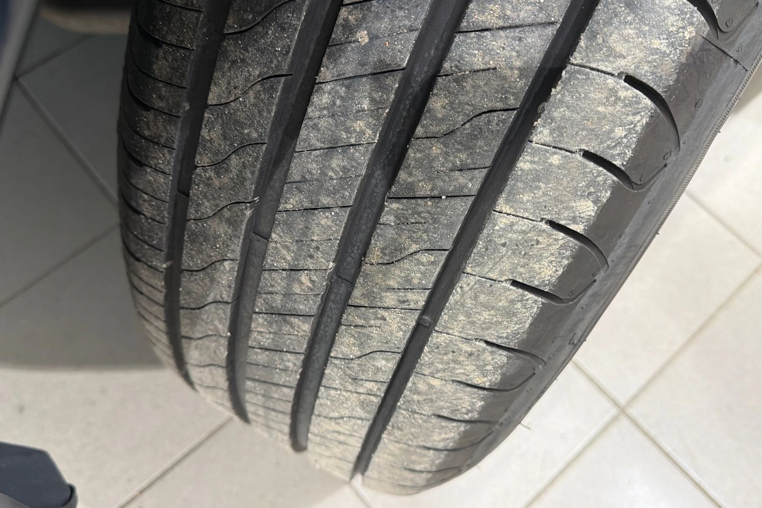 musta Toyota Hilux 2018 kuva 13.