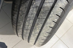 musta Toyota Hilux 2018 kuva 13.