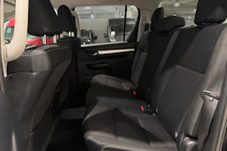 musta Toyota Hilux 2018 kuva 16.