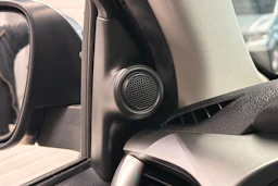 musta Toyota Hilux 2018 kuva 21.