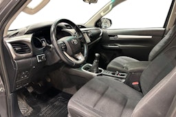 Harmaa Toyota Hilux 2018 kuva 8.