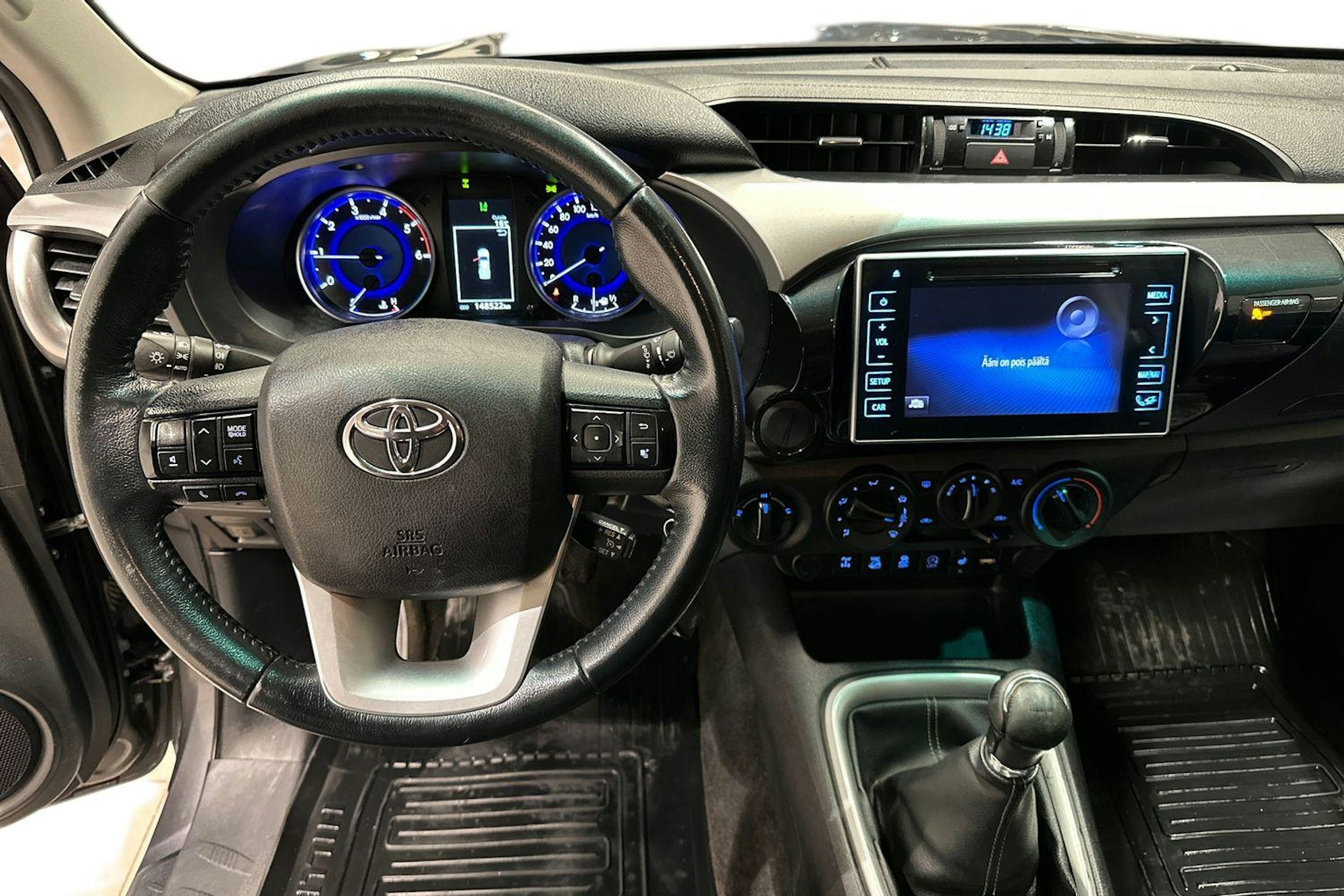 Harmaa Toyota Hilux 2018 kuva 9.