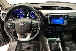 Harmaa Toyota Hilux 2018 kuva 9.