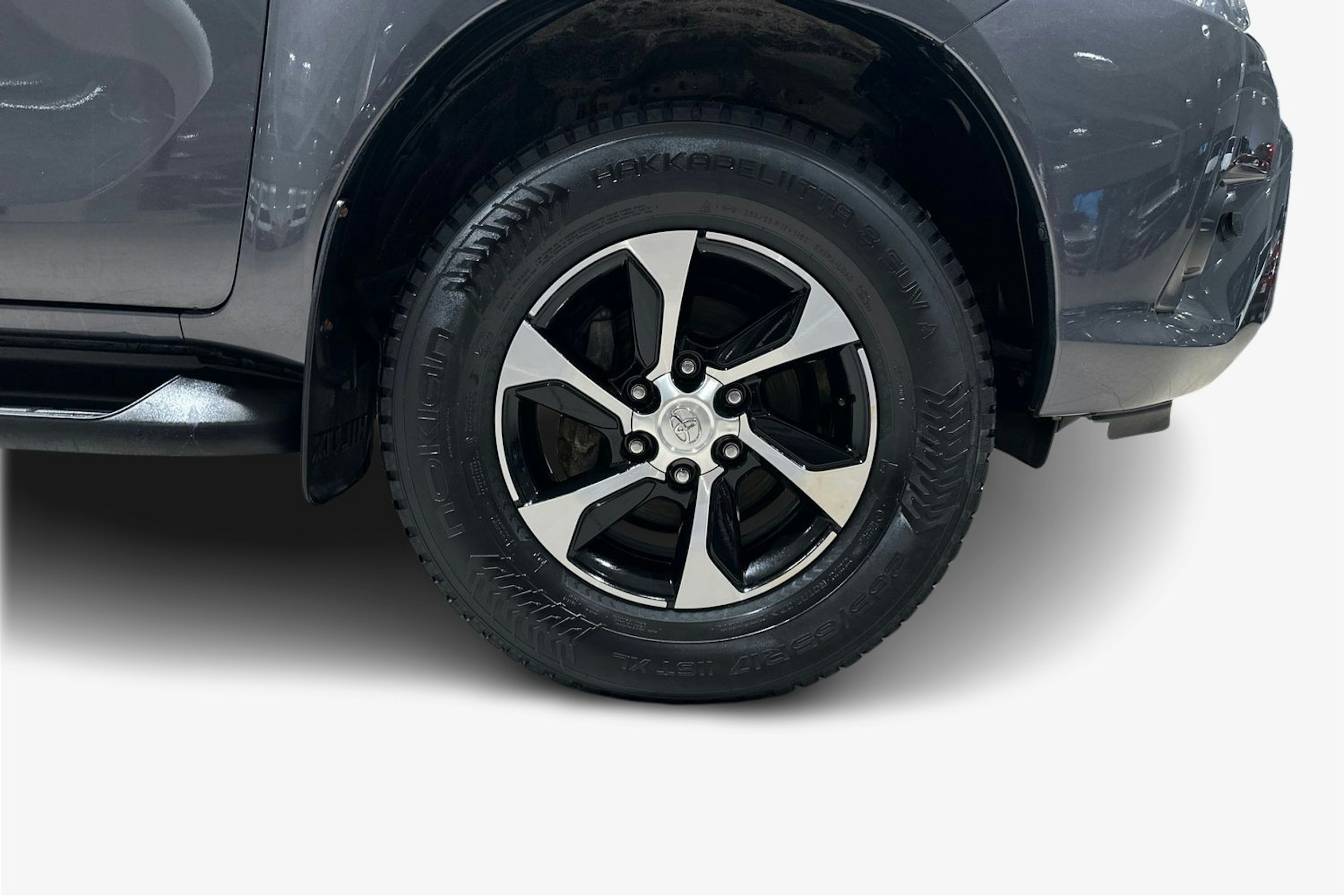 Harmaa Toyota Hilux 2018 kuva 12.