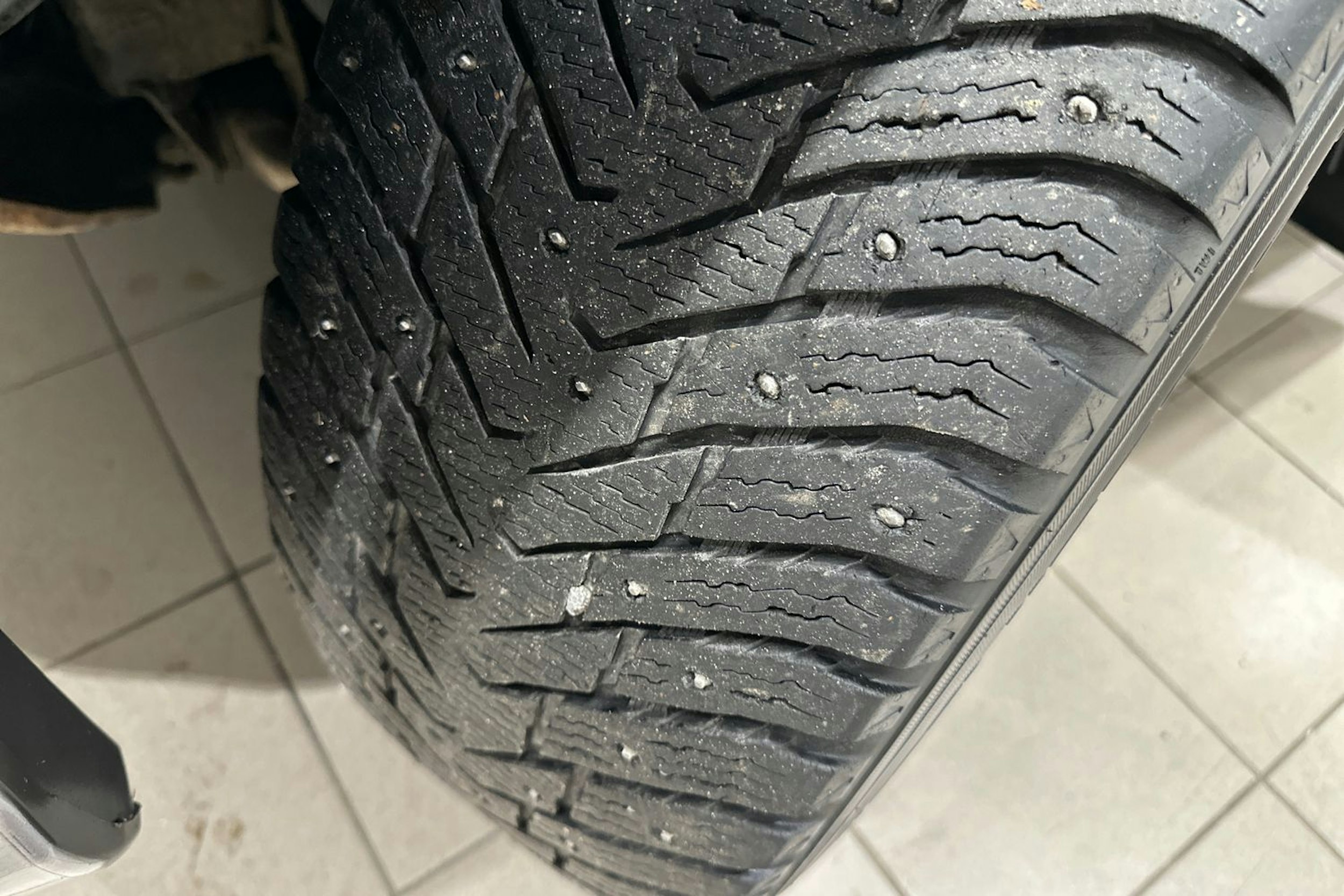 Harmaa Toyota Hilux 2018 kuva 13.