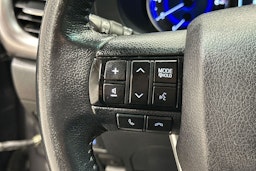 Harmaa Toyota Hilux 2018 kuva 16.