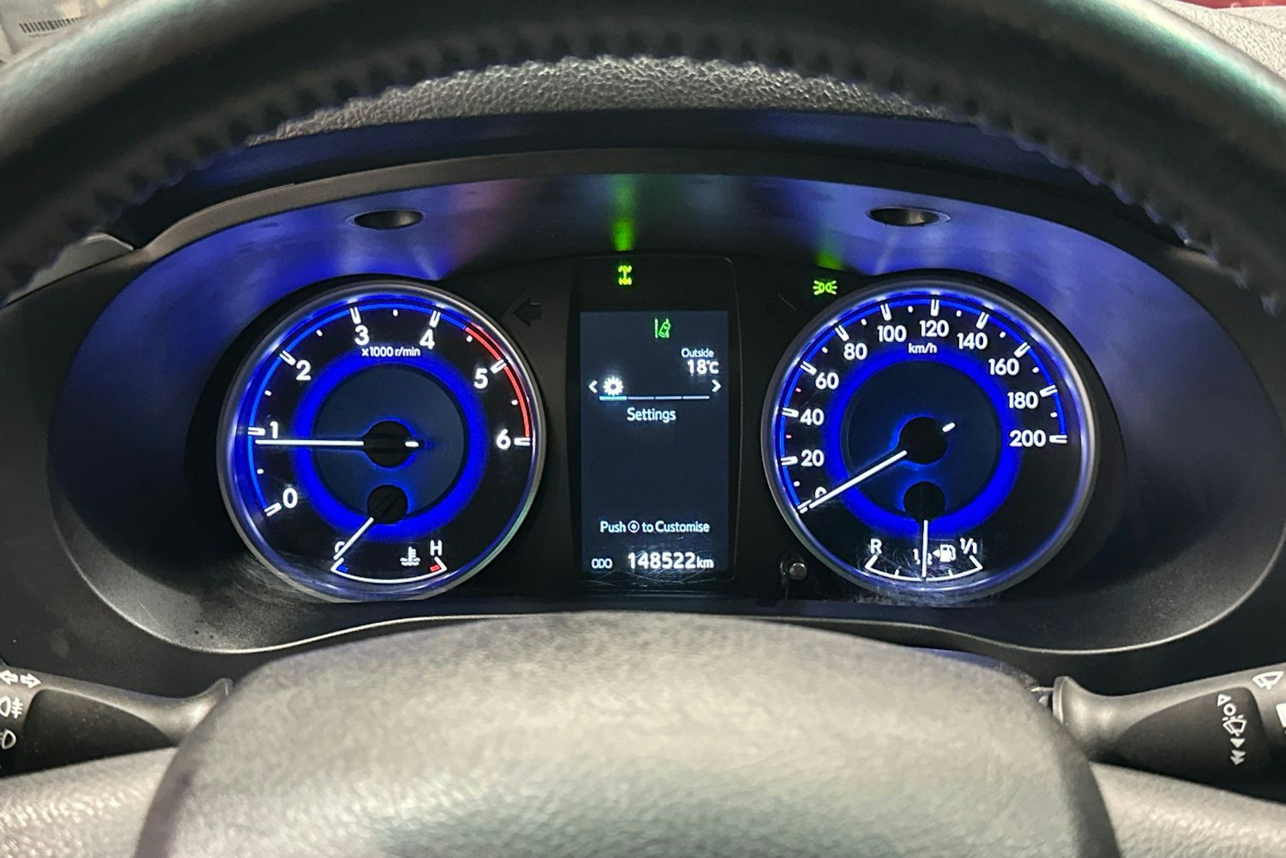 Harmaa Toyota Hilux 2018 kuva 20.