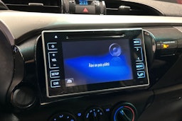 Harmaa Toyota Hilux 2018 kuva 21.