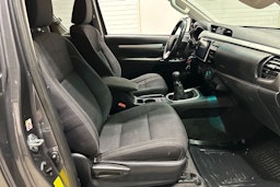Harmaa Toyota Hilux 2018 kuva 25.