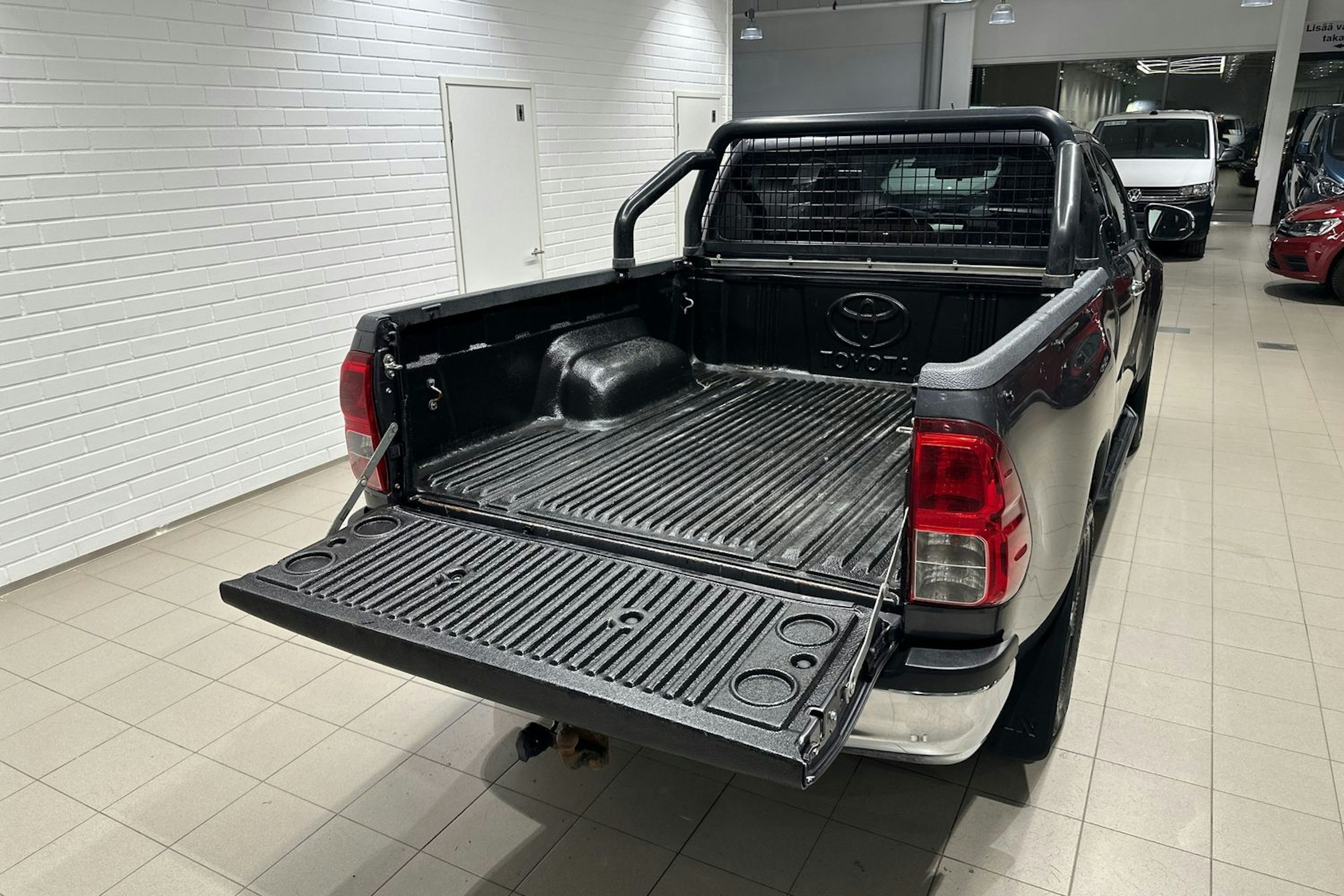 Harmaa Toyota Hilux 2018 kuva 27.