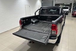Harmaa Toyota Hilux 2018 kuva 27.