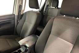 valkoinen Toyota Hilux 2018 kuva 3.