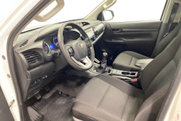 valkoinen Toyota Hilux 2018 kuva 7.