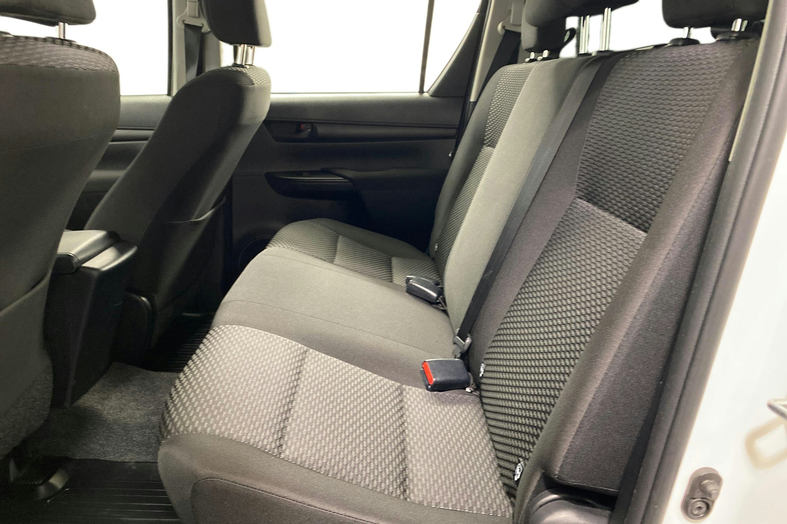 valkoinen Toyota Hilux 2018 kuva 10.