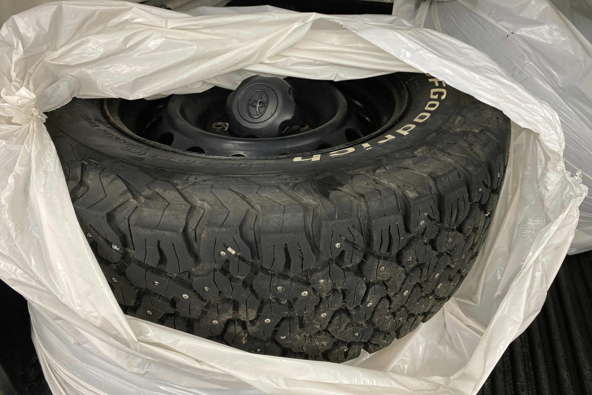 valkoinen Toyota Hilux 2018 kuva 15.