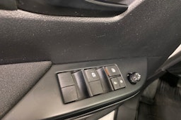 valkoinen Toyota Hilux 2018 kuva 19.