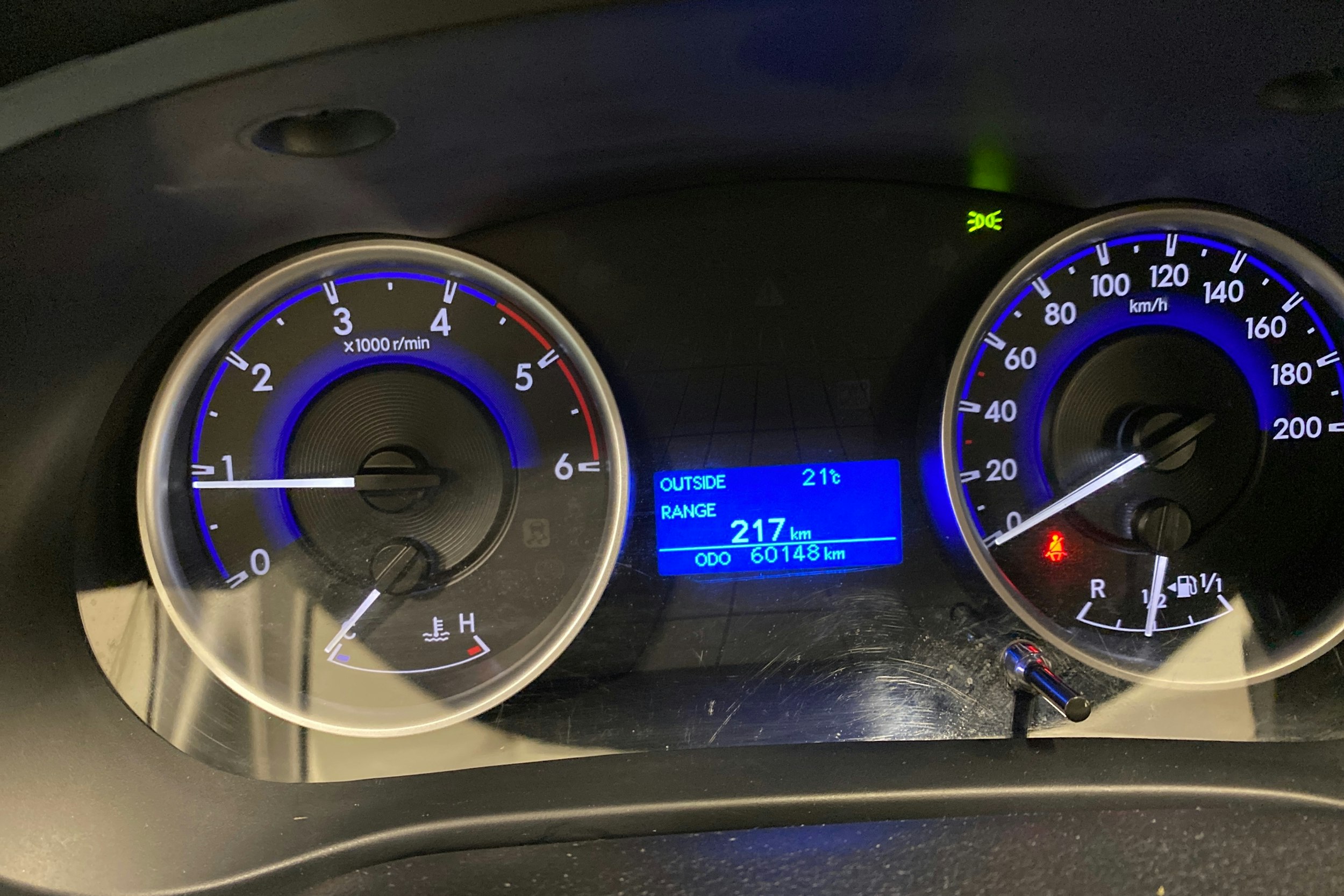 valkoinen Toyota Hilux 2018 kuva 22.