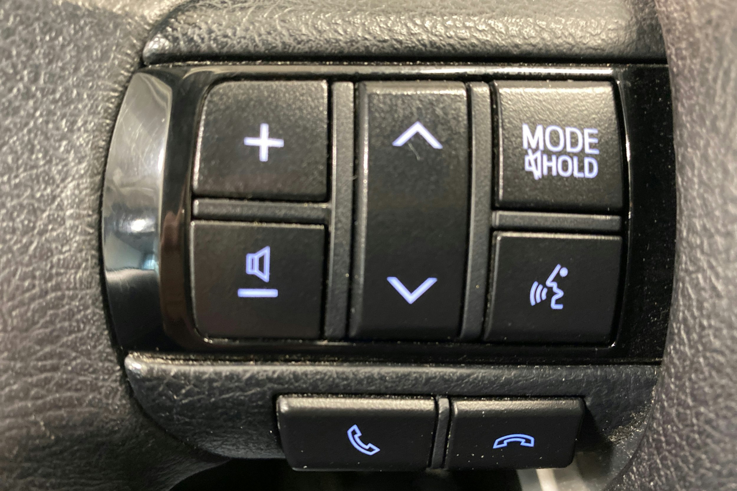 valkoinen Toyota Hilux 2018 kuva 24.