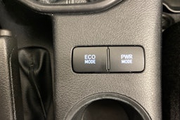 valkoinen Toyota Hilux 2018 kuva 27.