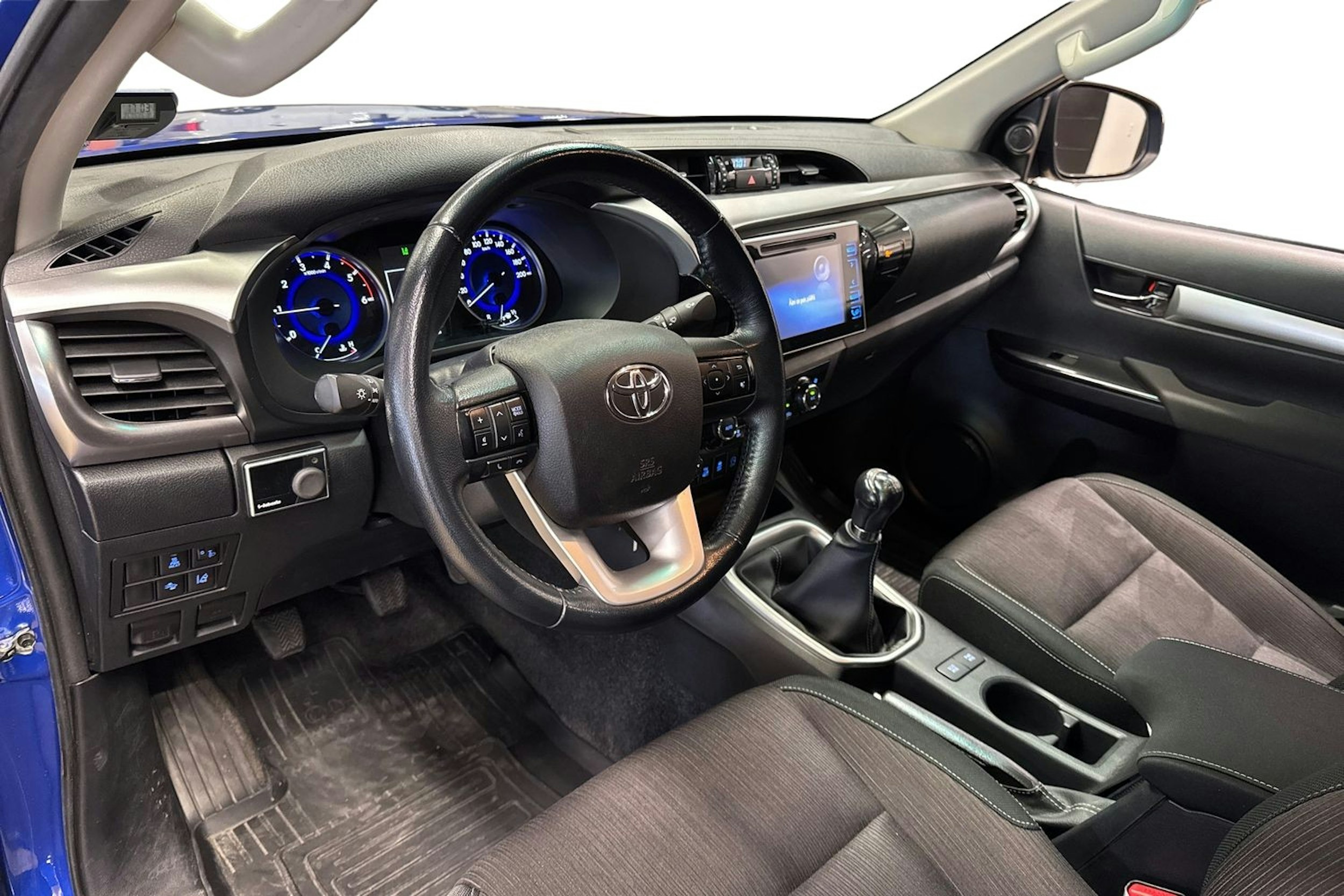 sininen Toyota Hilux 2018 kuva 7.