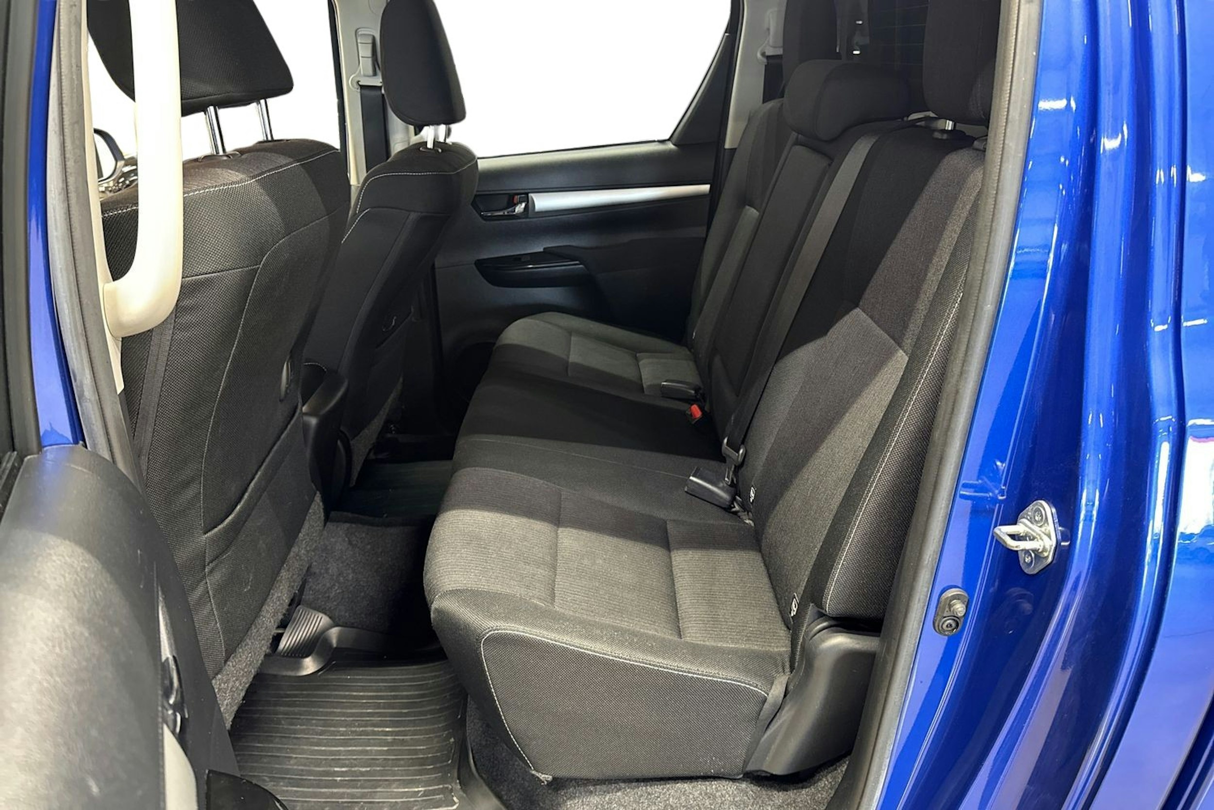 sininen Toyota Hilux 2018 kuva 10.