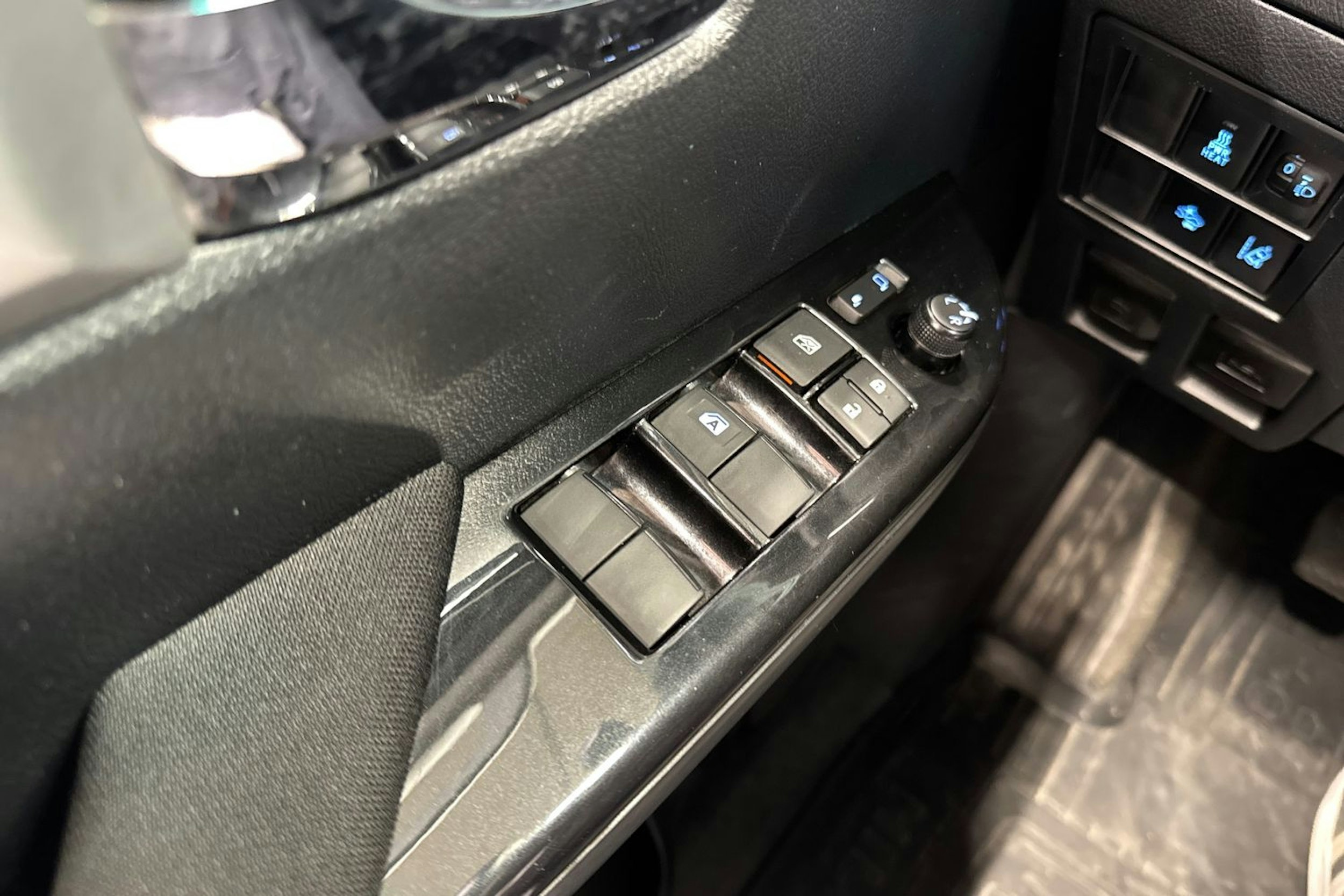 sininen Toyota Hilux 2018 kuva 13.