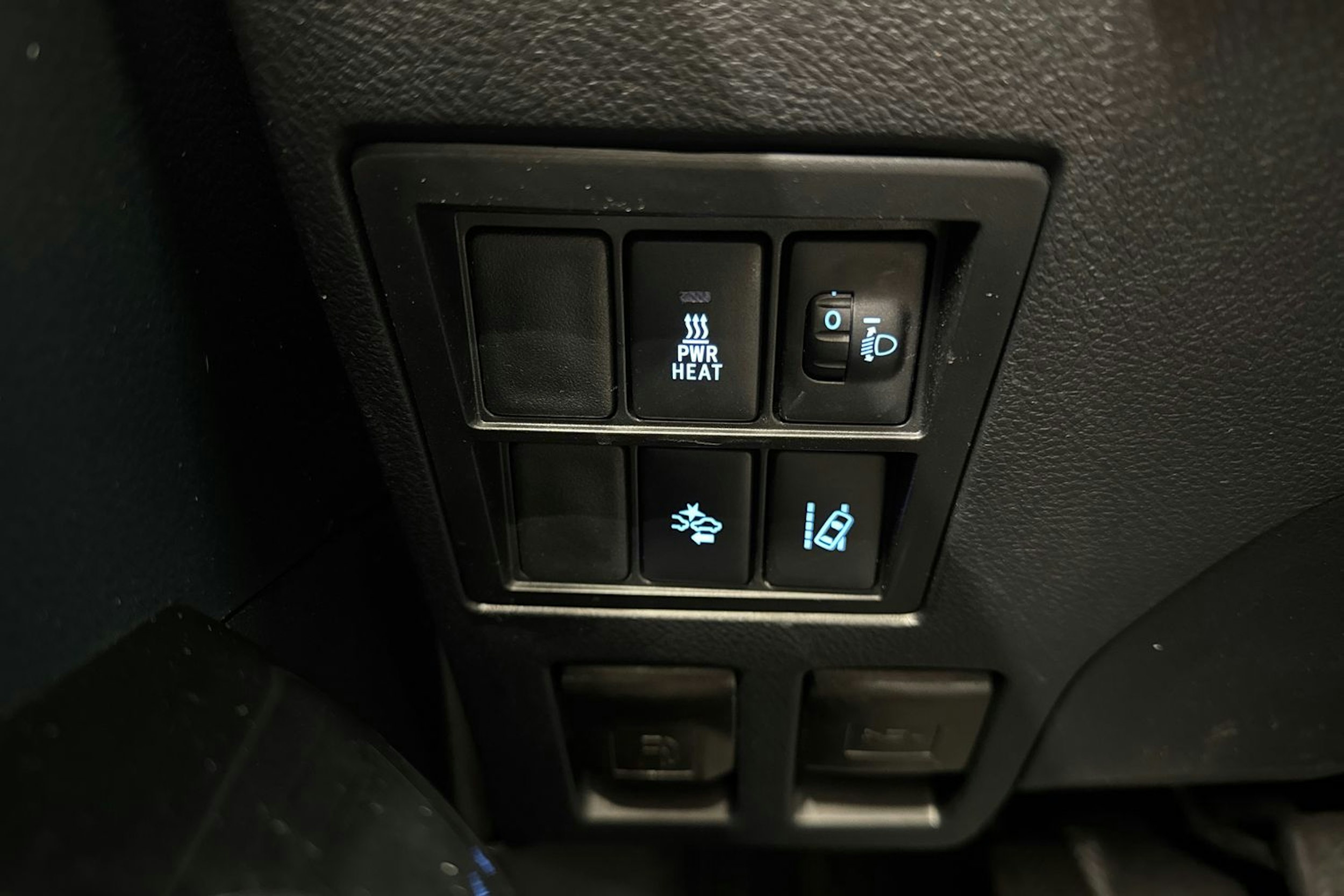 sininen Toyota Hilux 2018 kuva 15.