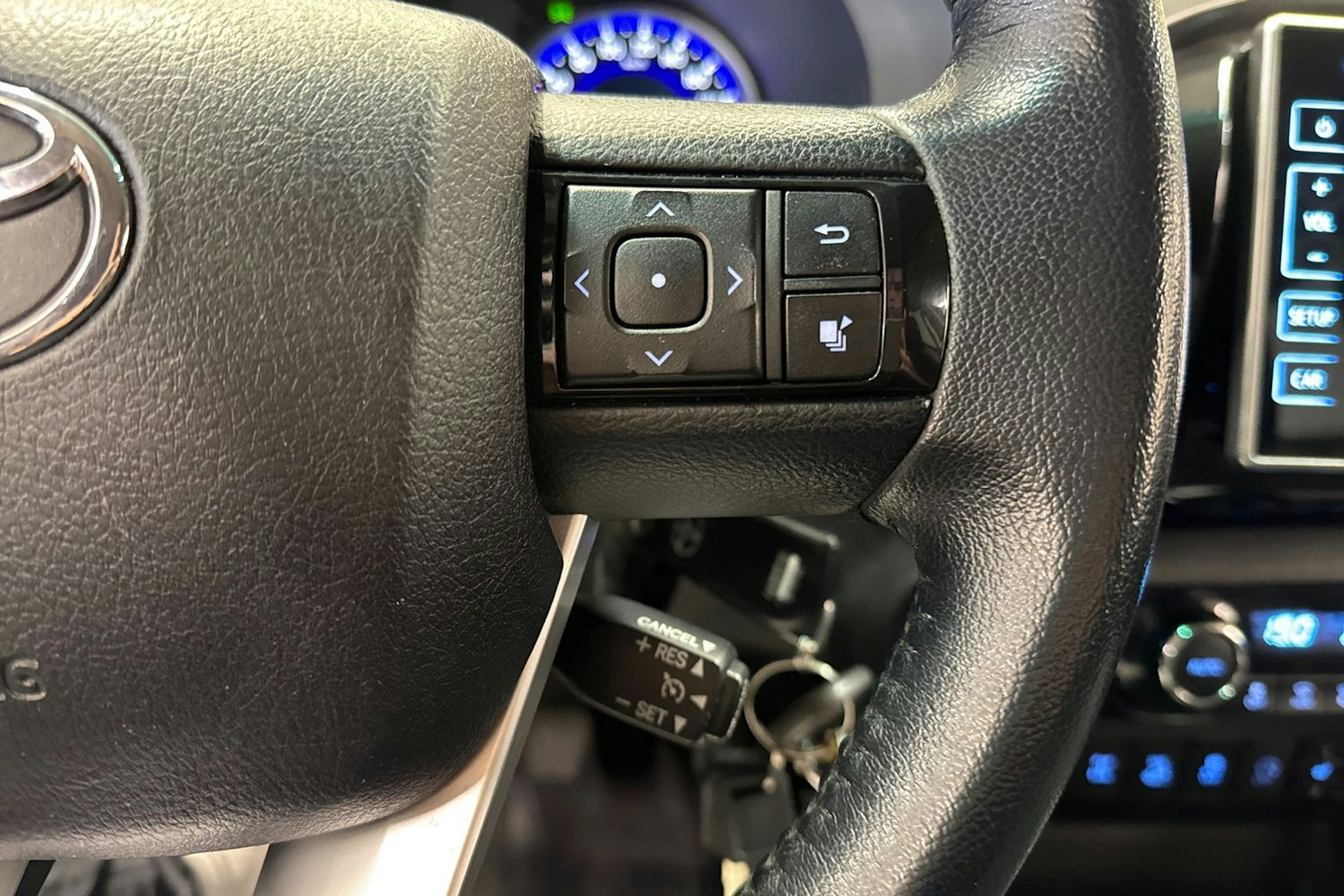 sininen Toyota Hilux 2018 kuva 17.