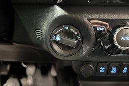 sininen Toyota Hilux 2018 kuva 19.