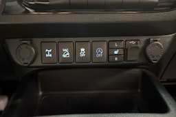 sininen Toyota Hilux 2018 kuva 21.