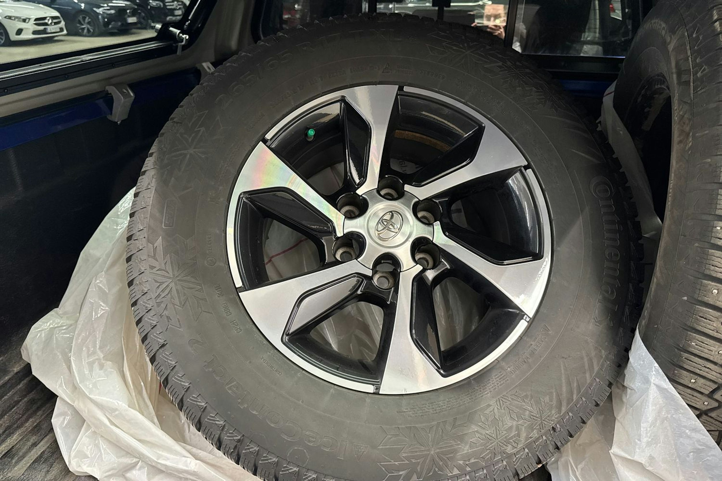 sininen Toyota Hilux 2018 kuva 25.