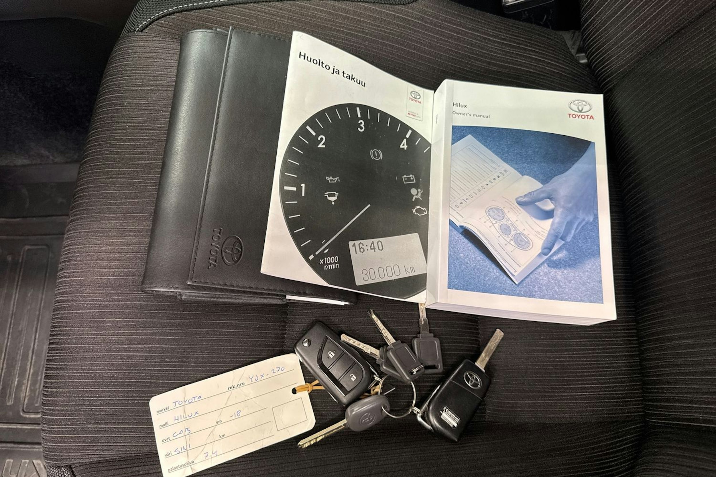 sininen Toyota Hilux 2018 kuva 28.