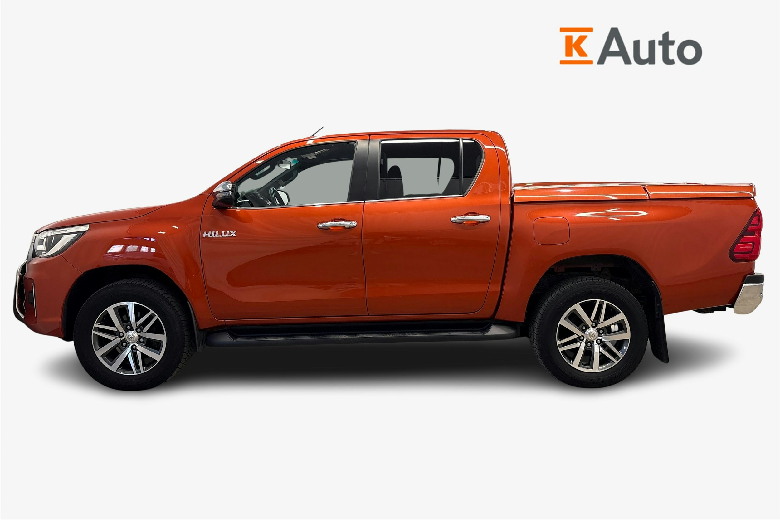 oranssi Toyota Hilux 2018 kuva 5.