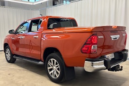 oranssi Toyota Hilux 2018 kuva 11.