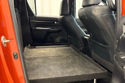 oranssi Toyota Hilux 2018 kuva 14.