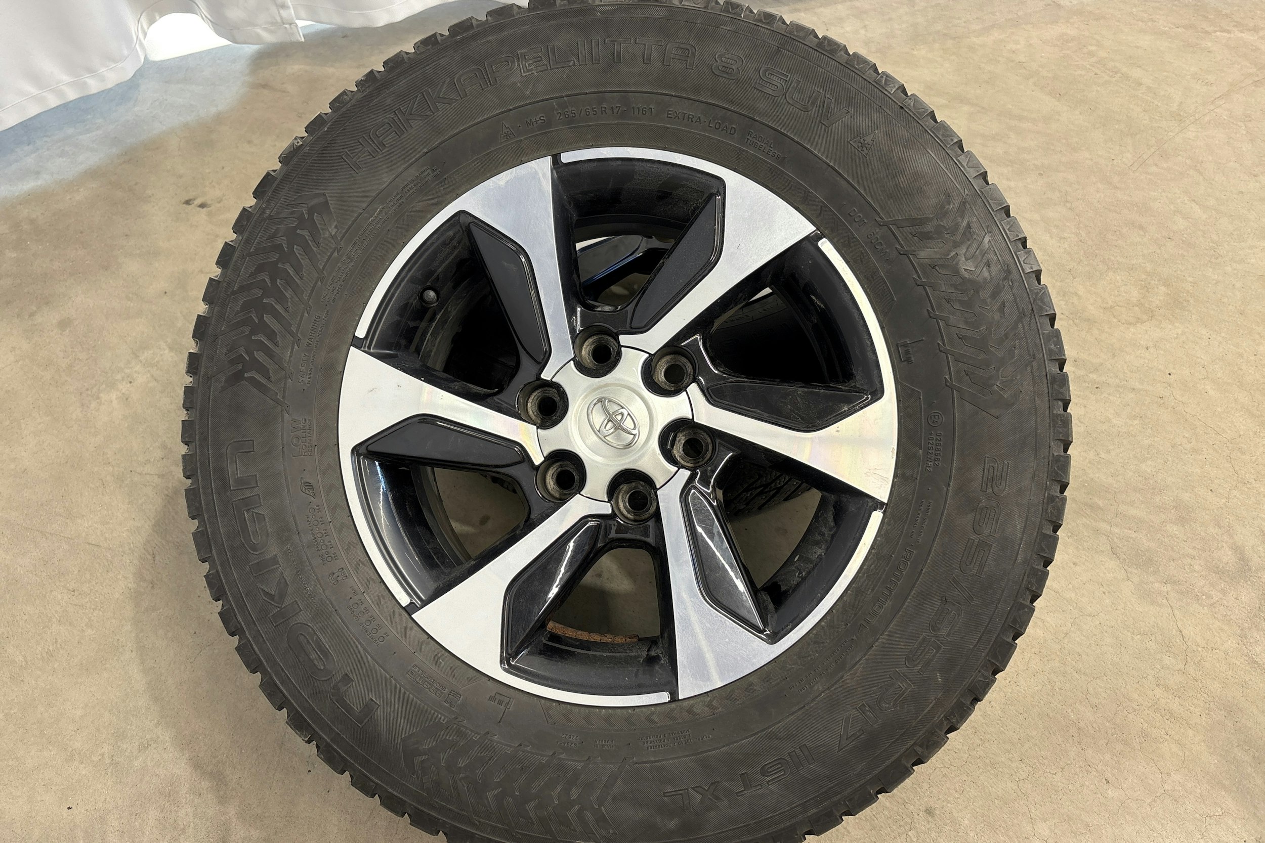 oranssi Toyota Hilux 2018 kuva 21.