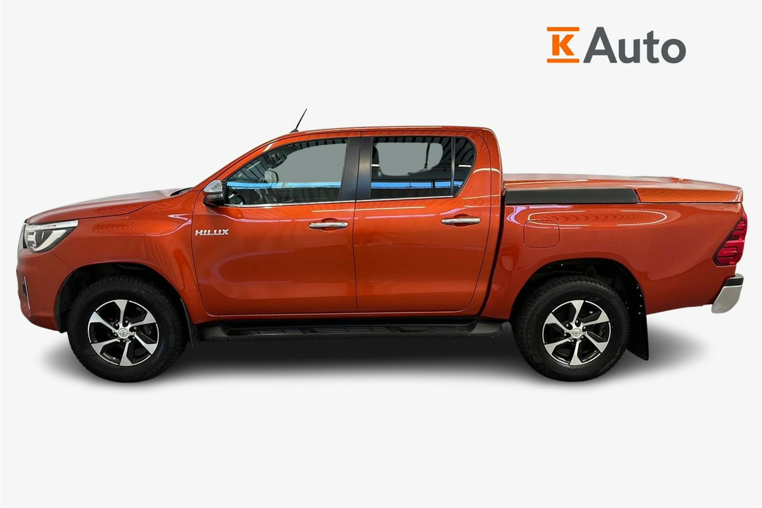oranssi Toyota Hilux 2018 kuva 6.