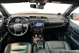 oranssi Toyota Hilux 2018 kuva 9.